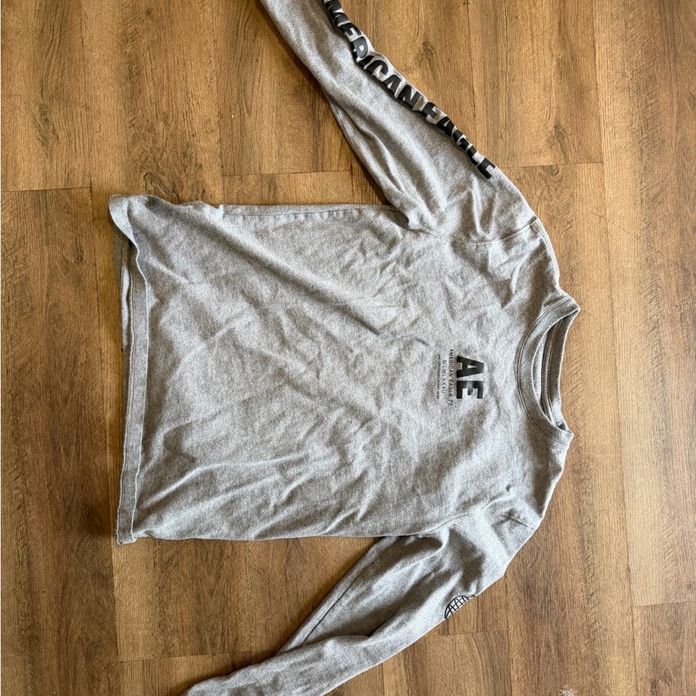 American Eagle Outfitters Men’s Light Gray Long-Sleeve Logo Tee